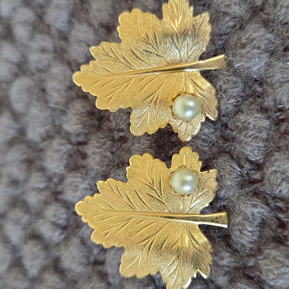 Sarah Coventry Gold Tone Leaf and Pearl Earrings